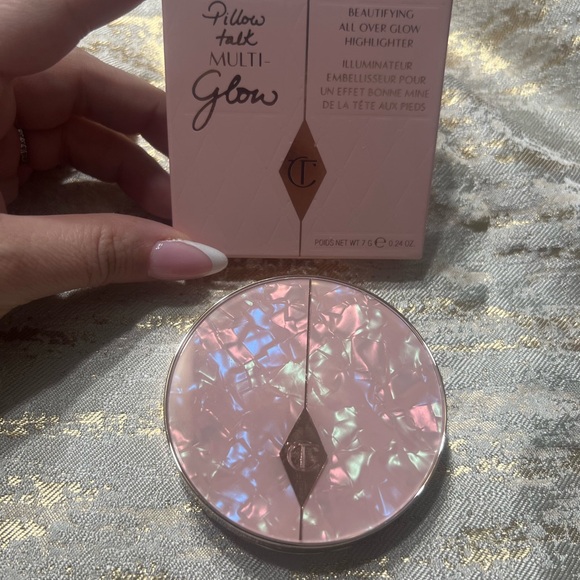 Charlotte Tilbury PILLOW TALK MULTI-GLOW
ROMANCE LIGHT - Picture 5 of 8